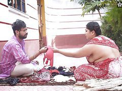 Desi bra and panty salesman bade bade dudhwali gao ki chhori ko bra ke badale chod diya maje lekar ( hindi audio )