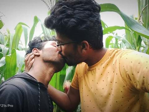 This is a romantic journey from the time my friend and i left the house and went to the corn field. this is a funny story -hindi