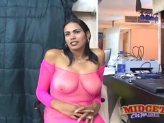 Black midget goes down on latina with curves