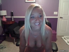 Webcam blonde dances in skimpy bikini