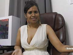 RelaXXX presents: Indian aunty peeing