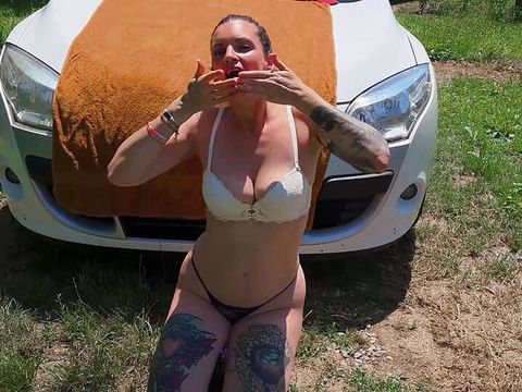 KiloLesbians presents: She starts giving me a blowjob while i drive and i end up fucking her on the hood