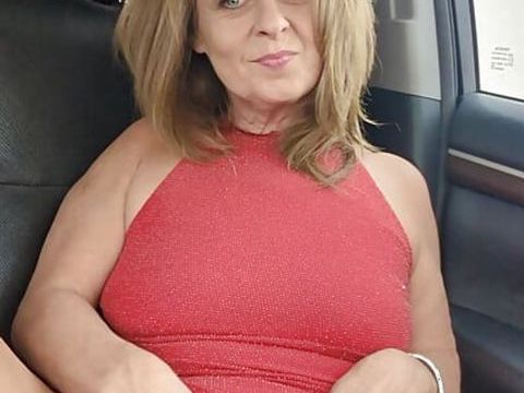 UhFuck presents: Hottest milf ever - let me seduce you in my car