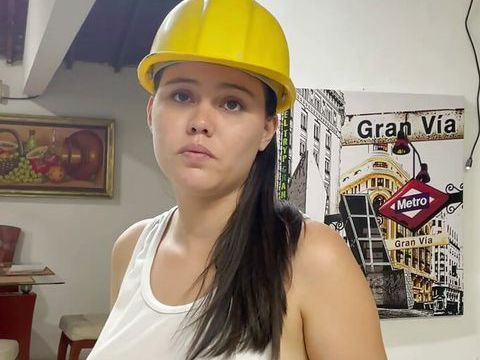 A sexy builder comes to my house to make some arrangements and ends up heating me up until she fucks me and makes me cum in it
