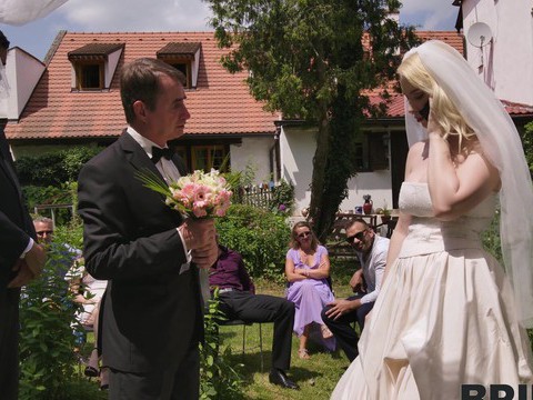 Find-Best-Pantyhose.com presents: Blonde vera jarw having fun while being fucked during wedding